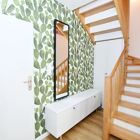 Bocianie Gniazdo Z Ogrodkiem I Garazem * 코워브제크