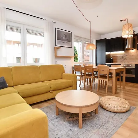 Bocianie Gniazdo Z Ogrodkiem I Garazem * 코워브제크