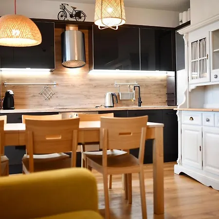 Bocianie Gniazdo Z Ogrodkiem I Garazem 아파트