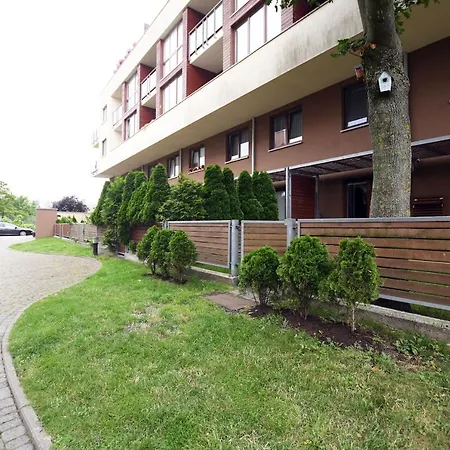 Bocianie Gniazdo Z Ogrodkiem I Garazem 코워브제크