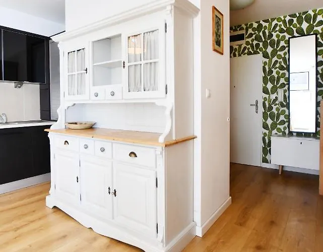 Bocianie Gniazdo Z Ogrodkiem I Garazem *