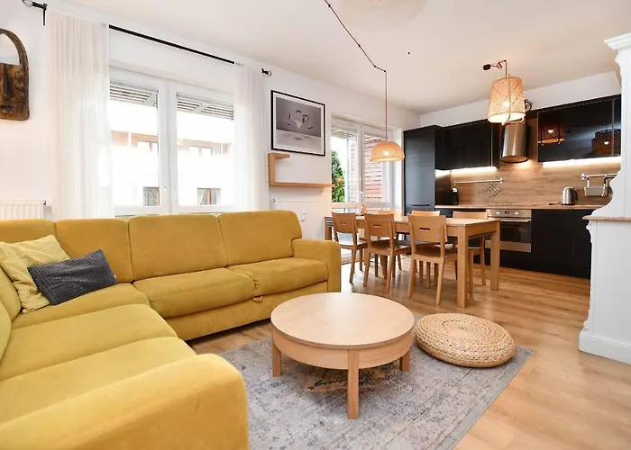 Bocianie Gniazdo Z Ogrodkiem I Garazem * 코워브제크