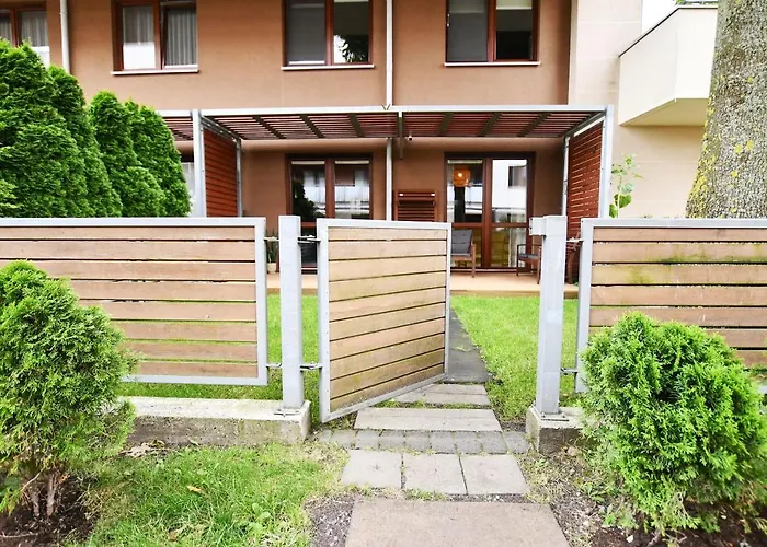 Bocianie Gniazdo Z Ogrodkiem I Garazem 코워브제크