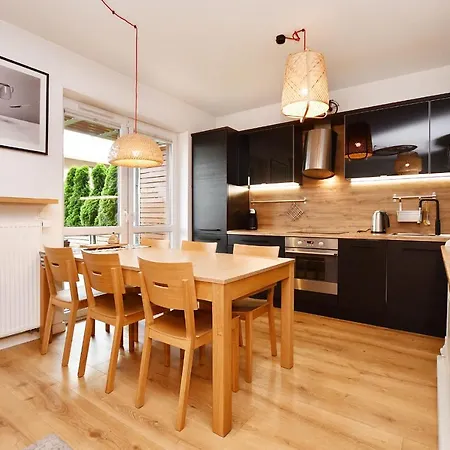 Bocianie Gniazdo Z Ogrodkiem I Garazem شقة