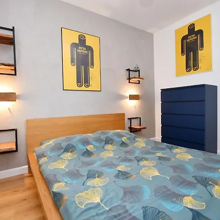 Bocianie Gniazdo Z Ogrodkiem I Garazem דירה