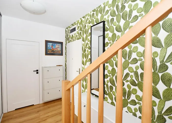 Apartament Bocianie Gniazdo Z Ogródkiem I Garażem