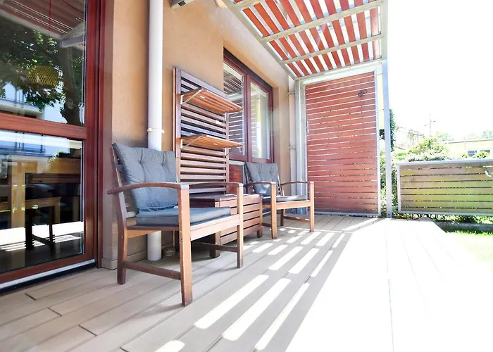 Bocianie Gniazdo Z Ogródkiem I Garażem *